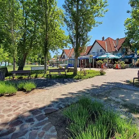 In - Balaton 20318 Apartamento *